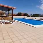 Casa Del Sol: Spacious 3-bedroom With Private Solar-heated Pool * Triquivijate
