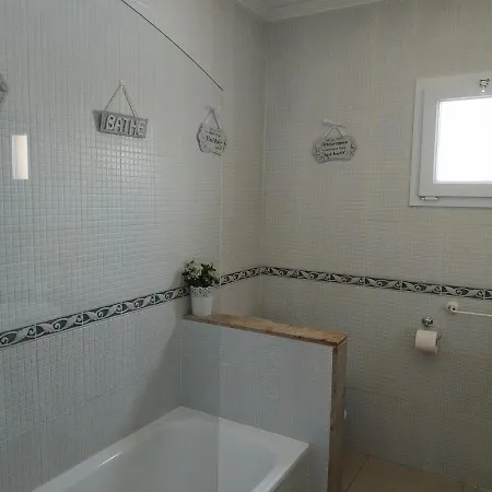 Casa Del Sol: Spacious 3-bedroom With Private Solar-heated Pool Triquivijate