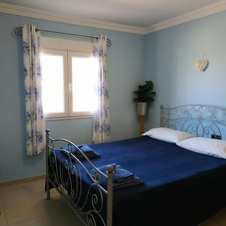 Casa Del Sol: Spacious 3-bedroom With Private Solar-heated Pool Villa Triquivijate