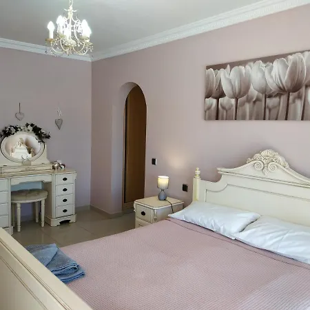 Villa Casa Del Sol: Spacious 3-bedroom With Private Solar-heated Pool