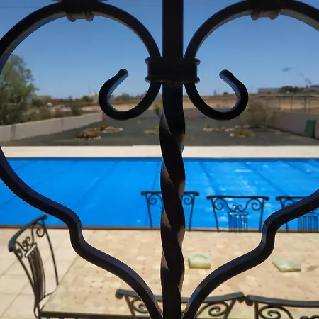 Casa Del Sol: Spacious 3-bedroom With Private Solar-heated Pool Triquivijate