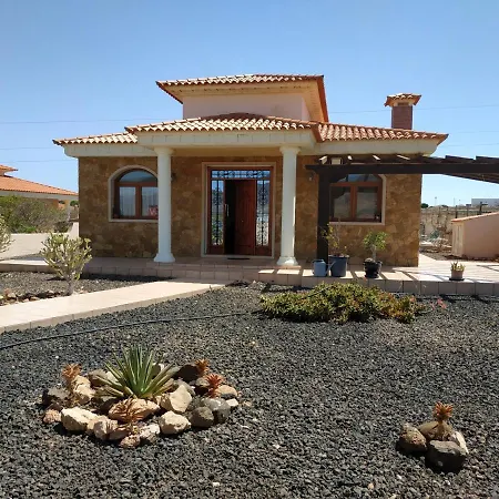 Casa Del Sol: Spacious 3-bedroom With Private Solar-heated Pool Villa Triquivijate
