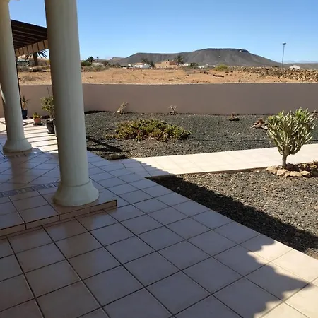 Casa Del Sol: Spacious 3-bedroom With Private Solar-heated Pool Villa Triquivijate