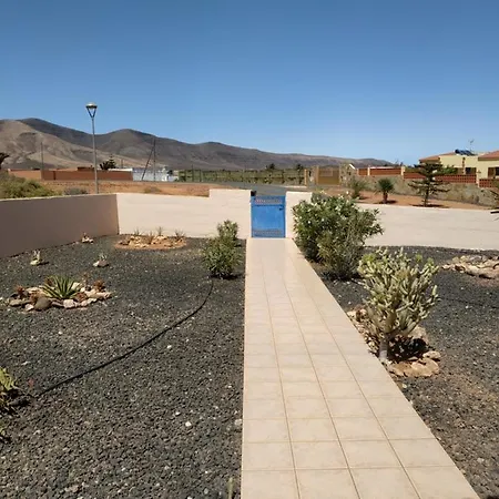 Casa Del Sol: Spacious 3-bedroom With Private Solar-heated Pool Triquivijate