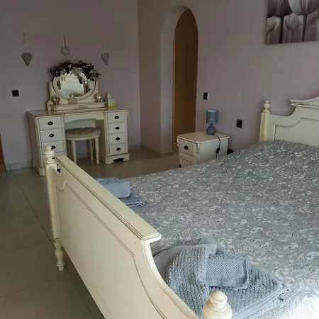 Villa Casa Del Sol: Spacious 3-bedroom With Private Solar-heated Pool