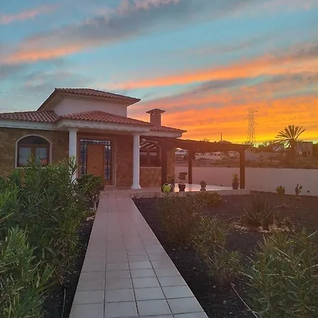 Casa Del Sol: Spacious 3-bedroom With Private Solar-heated Pool * Triquivijate