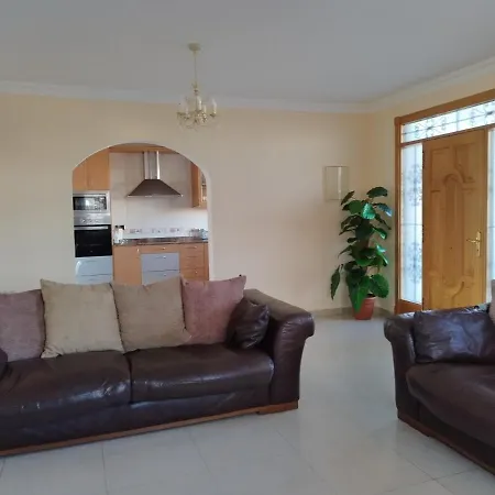 Casa Del Sol: Spacious 3-bedroom With Private Solar-heated Pool Villa Triquivijate