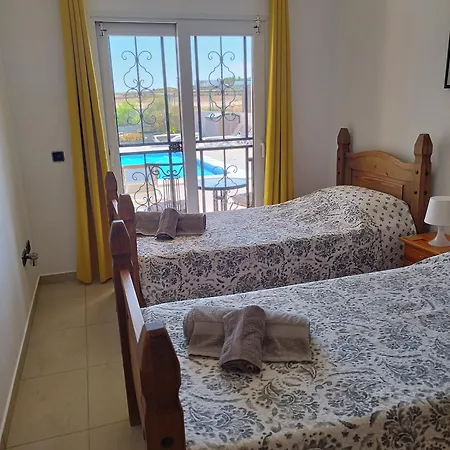 Casa Del Sol: Spacious 3-bedroom With Private Solar-heated Pool Villa Triquivijate