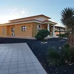 Villa Casa Del Sol 3 Bedroom With Private Solar Covered 12m X 6m Pool Minimum 7 Nights Chromecast And Wifi Throughout The Triquivijate